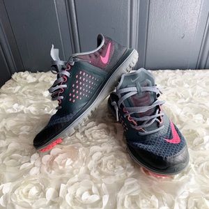 Nike Women’s Sneakers Size 7